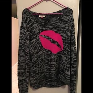 Cute sweater LIPS